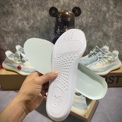 V2 Cloud White Reflective Fake Yeezy Triple White Giày Adidas