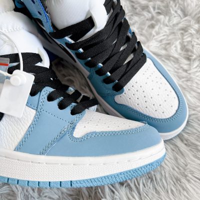 Giay-Nike-Air-Jordan-1-Retro-High-University-Blue (7) Giay-Nike-Air-Jordan-1-Retro-High-University-Blue (7)