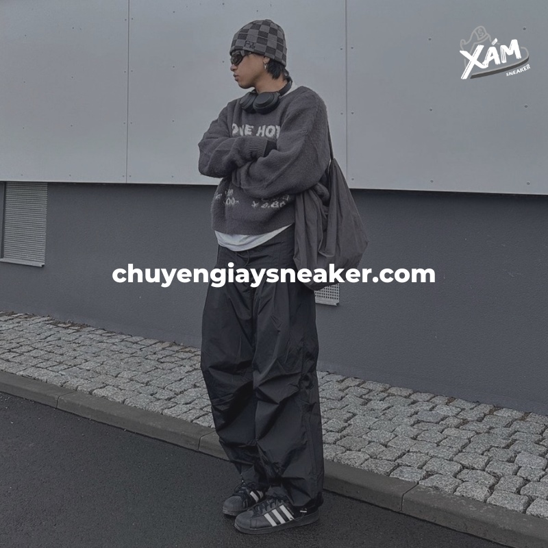 Phong cách mix đồ với giày adidas bằng outfit layer nhiều lớp