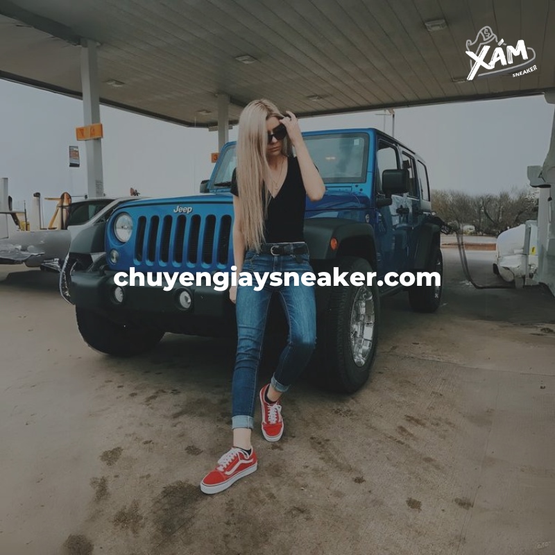 Phối giày vans với áo thun