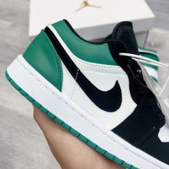 http-chuyengiaysneaker-com-Giay-Nike-Air-Jordan-1-Low-White-Black-Mystic-Green-rep-11 (4)