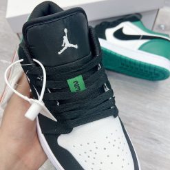 http-chuyengiaysneaker-com-Giay-Nike-Air-Jordan-1-Low-White-Black-Mystic-Green-rep-11 (6)
