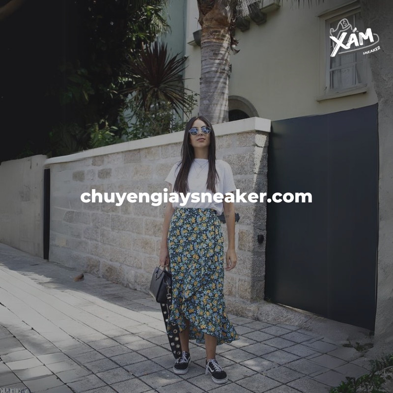 Phối giày vans với chân váy