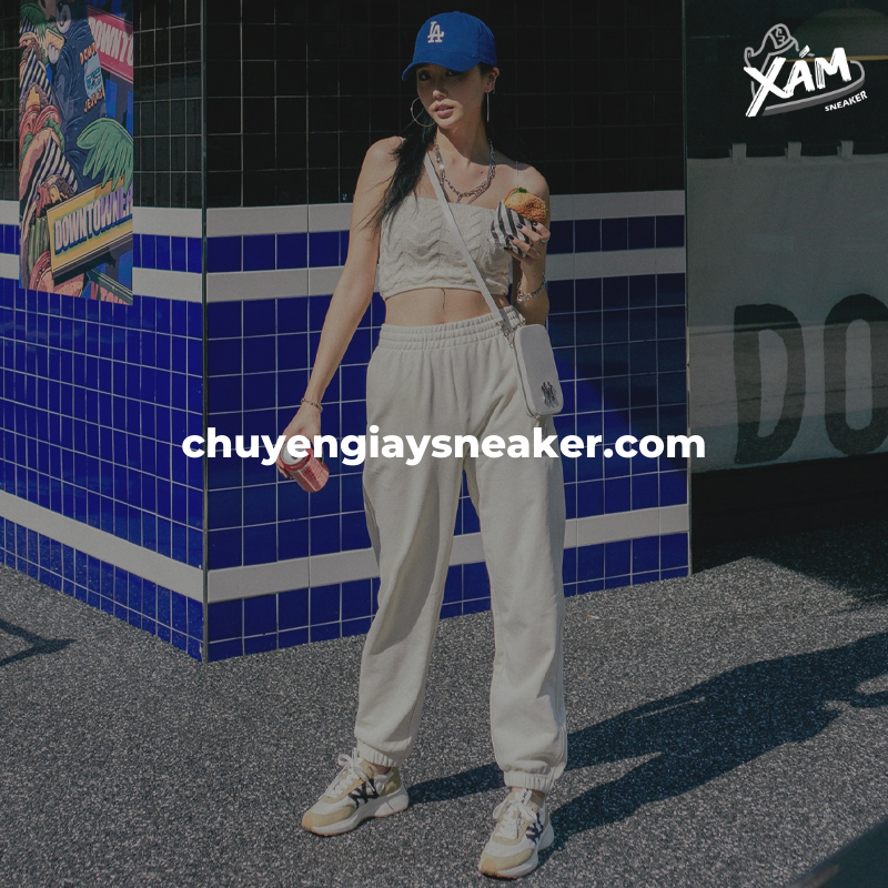 Mix đồ với giày MLB cùng áo croptop
