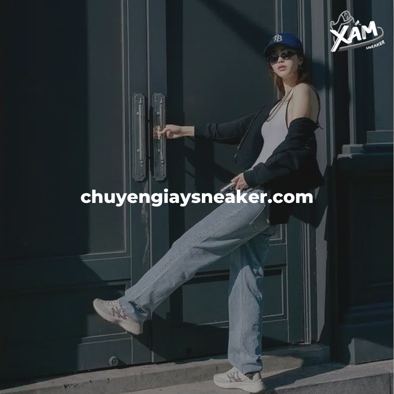 Phối giày MLB cùng quần jean